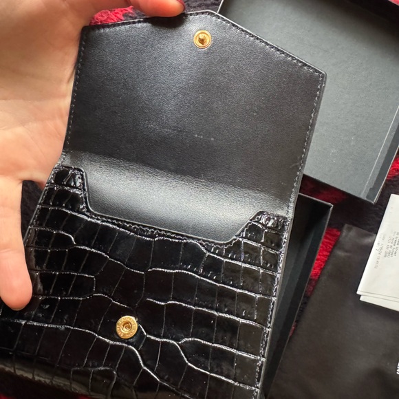 Yves Saint Laurent Black and Gold Crocodile-Embossed Wallet FIRM - Picture 6 of 14
